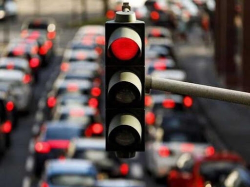 نصب و راه اندازی دکل های دوربین و چراغ های راهنمایی